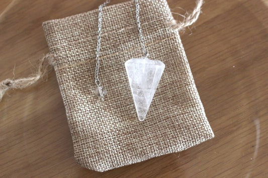 Pendule cône à facettes en cristal de roche, programmer sa convention mentale en radiesthésie