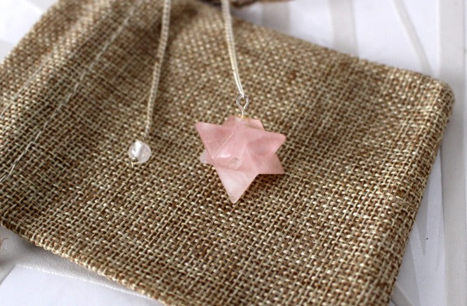 pendule quartz rose merkaba