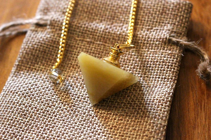 calcite jaune pendule pyramide