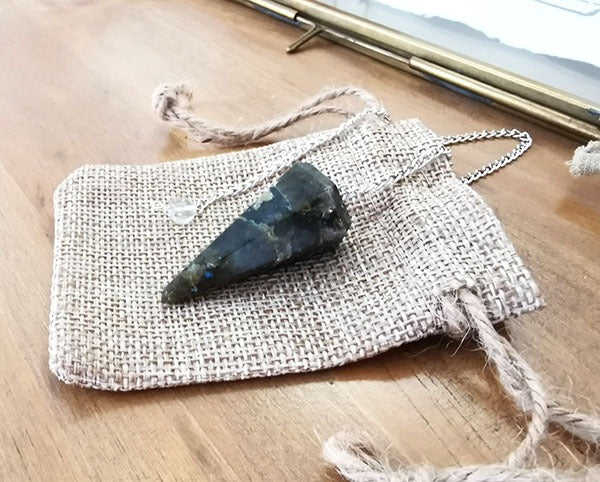 pendule-cone-labradorite-radiesthesie