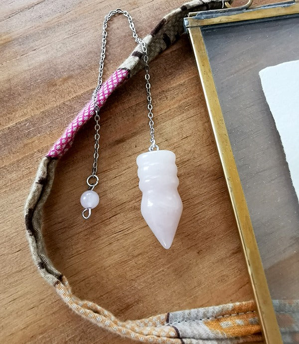 pendule-divinatoire-egyptien-quartz-rose