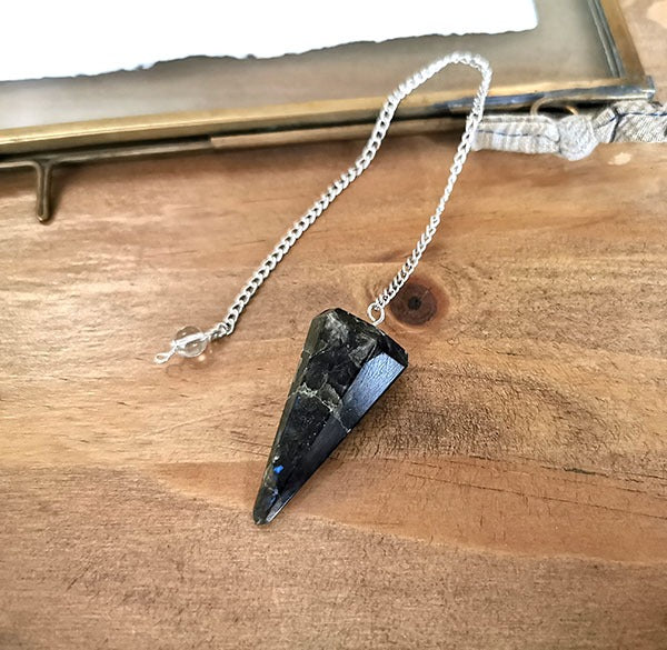 pendule-labradorite-conependule-labradorite-cone