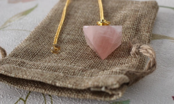 pendule pyramide quartz rose